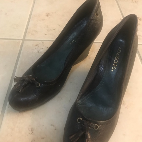 Super comfy Aerosole 4” wedges - Picture 2 of 6